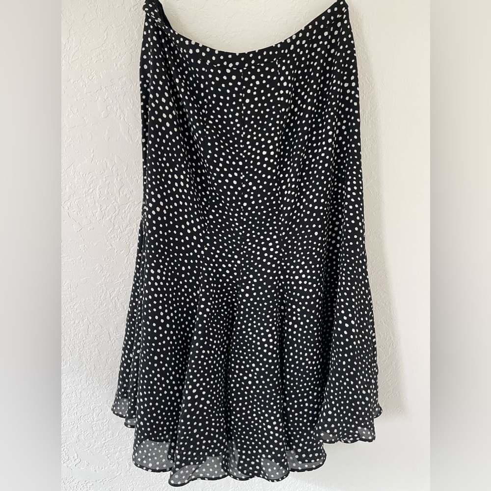 Jones New York slight flare black/white polka dot skirt